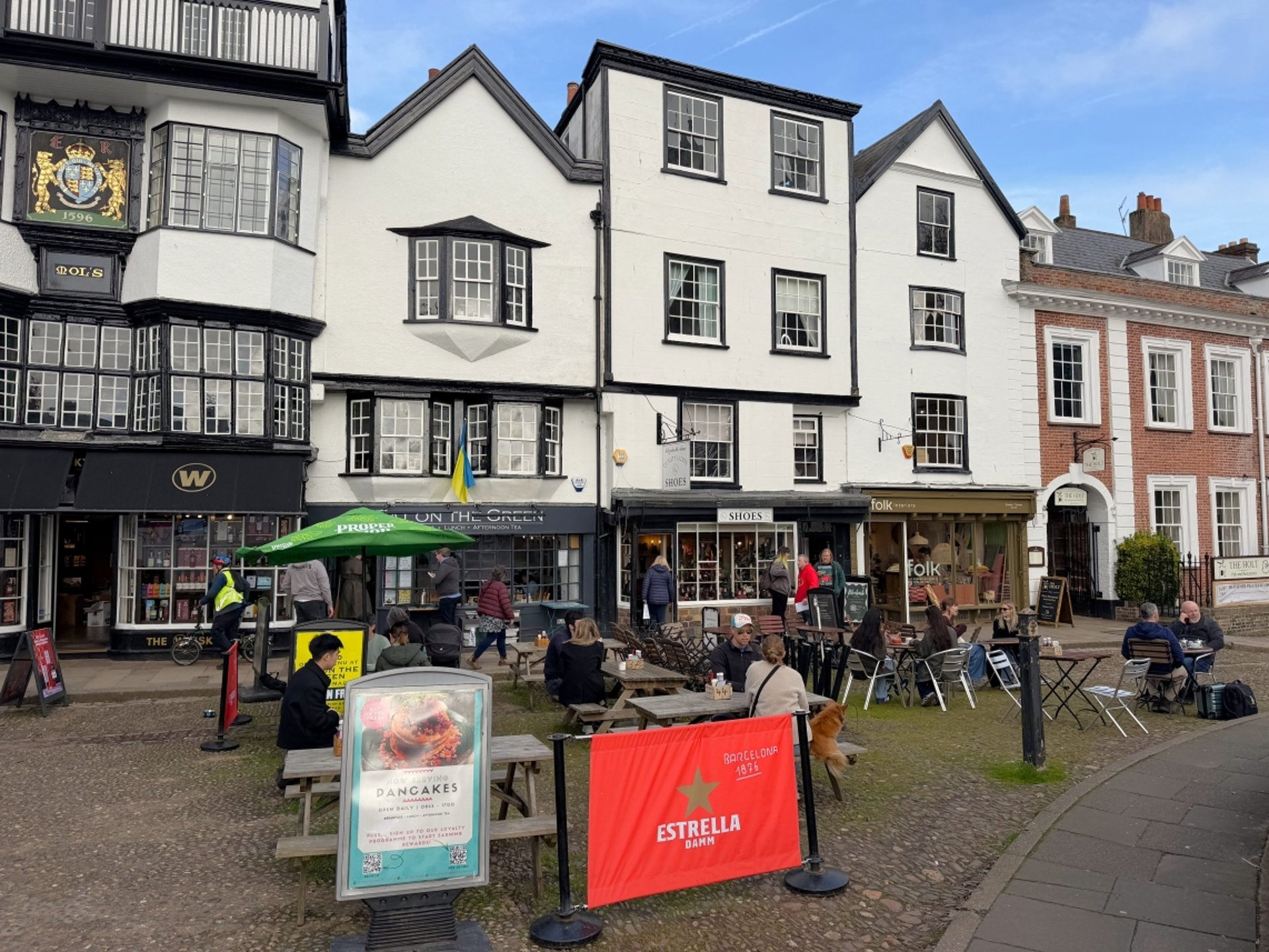 Local cafe in Exeter on Cathedral Green