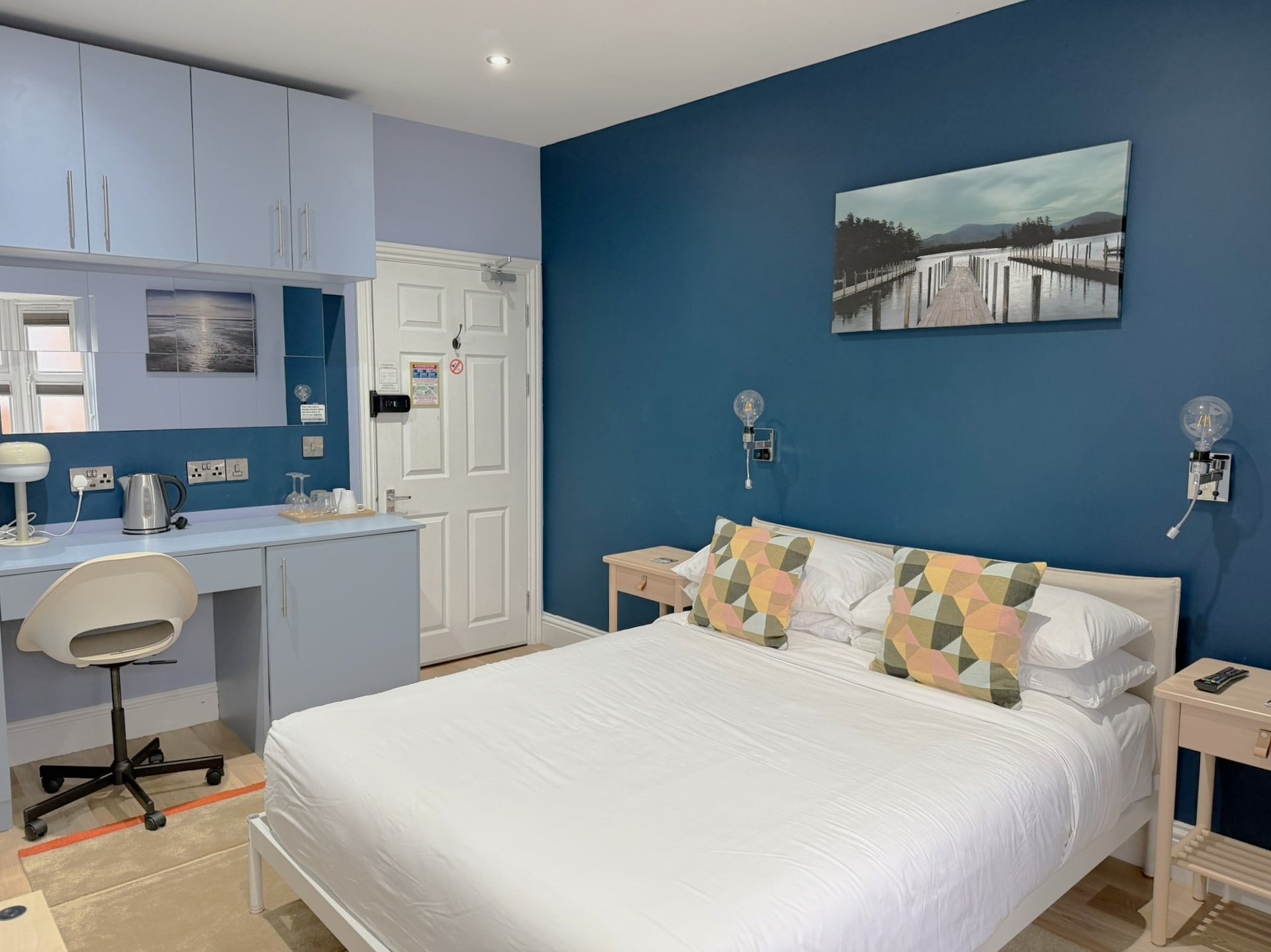Room 6 — double en-suite room for couples